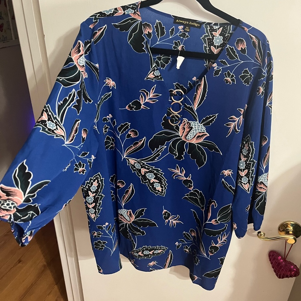 🖤 2X Blue Floral Women's Top NWT